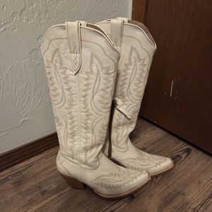 White Ariat Casanova Boots